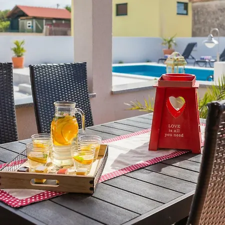 Sunshine Villa *