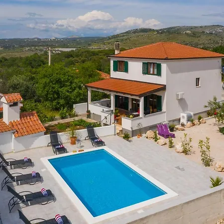 Sunshine Villa *